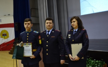В Оренбурге наградили кадета, который помог задержать преступника
