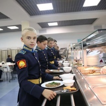 Оренбургских кадетов кормят солдатскими щами
