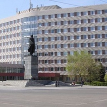 Через площадь Ленина в Оренбурге до 9 мая практически не проедешь