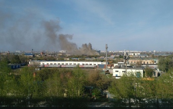 В Оренбурге на площади 1 Мая горят склады