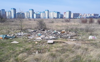 В Оренбурге пустырь в районе улицы Гаранькина превращается в свалку