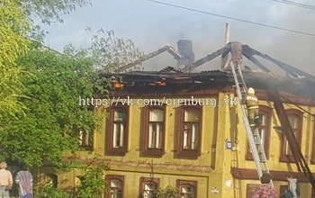 В Оренбурге снова полыхал расселенный дом