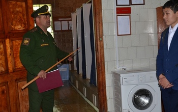 «Стиралки» и моющие пылесосы: призывникам в Донгузе показали новую службу