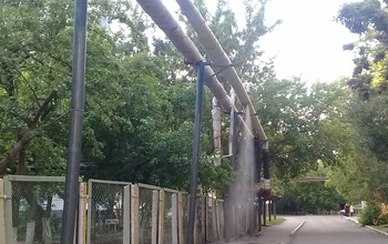В Оренбурге возле детского сада прорвало трубу с горячей водой