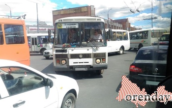 В центре Оренбурга образовалась большая пробка