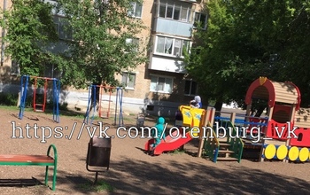 В Оренбурге хулиганы раскурочили детскую площадку