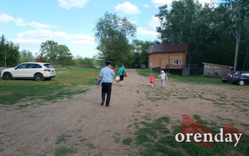 Посетителей базы отдыха 