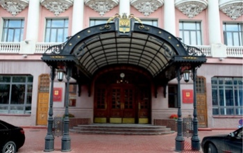 В ремонт фасада здания администрации Оренбурга вложат еще более 4 000 000 рублей