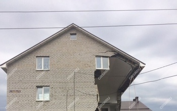 В Орске частично обрушился трехэтажный дом
