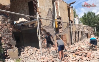  В Оренбурге при разборе ветхого дома рабочие повредили газовую трубу