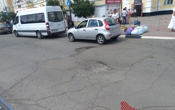 Состояние Привокзальной площади возмущает водителей со всей области