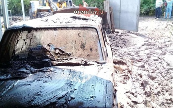 Погибший в Шарлыкском районе пенсионер оказался зажат между машиной и стеной гаража