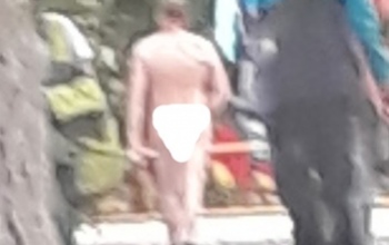 Оренбуржец на спор разделся и пошел гулять (18+)