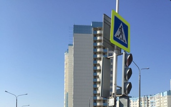 В Оренбурге в разгар жары убирают остановочные павильоны