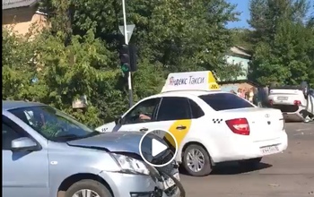 В Оренбурге Nissan Juke не поделил дорогу с Datsun