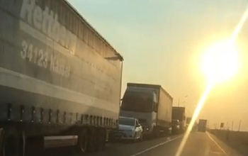 Соцсети: автомобильная пробка на границе Оренбуржья с Казахстаном набрала более 7500 просмотров 