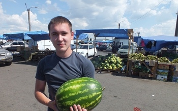 Какие арбузы продают оренбуржцам