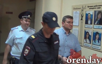 Началось судебное заседание по избранию меры пресечения Евгению Арапову