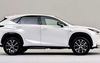 Суд арестовал Lexus NX 200 жены Борисова, в котором была обнаружена взятка