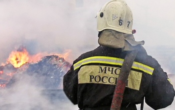 Минувшей ночью в Оренбурге тушили пожар в гаражном кооперативе