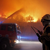 Три гаража сгорели при пожаре  в Тоцком 