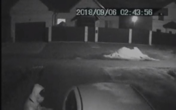 В Перовском ищут злоумышленника, который разбил стекла нескольких автомобилей