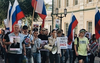 В Оренбурге к некоторым участникам несанкционированного шествия нагрянула полиция