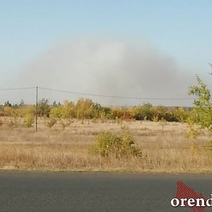 В Оренбурге в районе горсвалки снова горит сухая трава