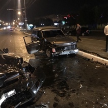 Ночью в Оренбурге произошли две серьёзные дорожные аварии