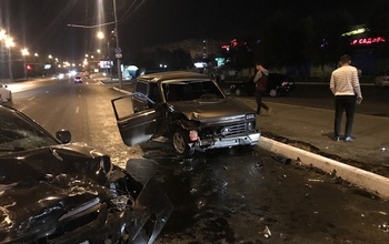 Ночью в Оренбурге произошли две серьёзные дорожные аварии