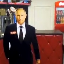 Оренбуржца возмутила ростовая картонная фигура президента возле стойки кафе