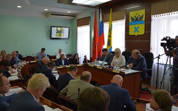 Оренбургские депутаты единодушно проголосовали за сохранение льгот пенсионерам и субсидий молодым врачам