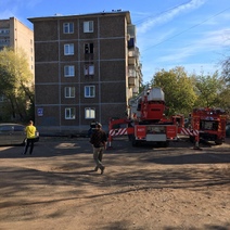 В Оренбурге при пожаре в многоквартирном доме спасли троих человек