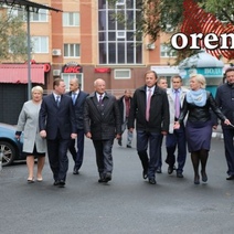 Визит Игоря Комарова в Оренбург начался с посещения благоустроенного дворика