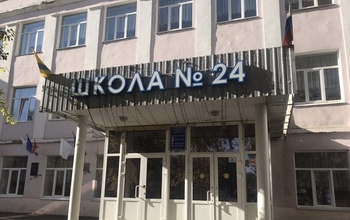 В школе №24 Оренбурга с потолка вместе с подвесным 