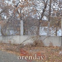 В Оренбурге любители чермета украли пролеты школьного забора