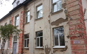 Состояние фасада корпуса Оренбургского областного художественного колледжа 