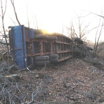 В Оренбуржье опрокинулся КамАЗ