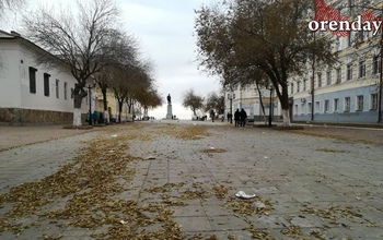 В День народного единства оренбуржцам пришлось гулять по грязной Советской 