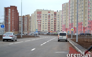Автомобилисты тестируют новенький асфальт на проезде Северном