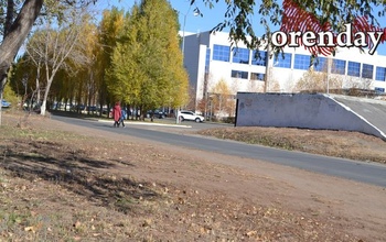 Пешеходных переходов на ул.Донковцева нет, и когда будут - неизвестно