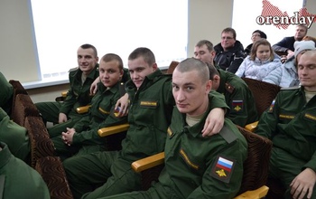 Военный комиссар Оренбуржья предложил новобранцам писать ему и звонить