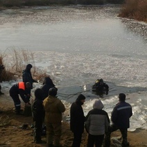 Оренбуржцев предупредили об опасности на тонком льду