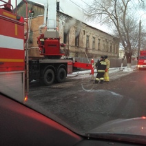 Утро в Оренбурге началось с пожара в заброшенном доме