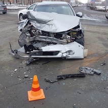 В Оренбурге в результате столкновения двух автомобилей пострадала девушка