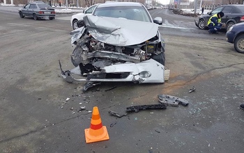 В Оренбурге в результате столкновения двух автомобилей пострадала девушка