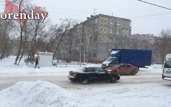 В администрацию Оренбурга поступили десятки жалоб на нерасчищенный снег