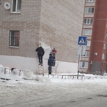 В Оренбурге фасад дома утеплили пленкой