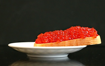 В Оренбуржье изъяли 56 банок красной икры