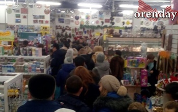 Магазины Оренбурга охвачены предновогодним ажиотажем 